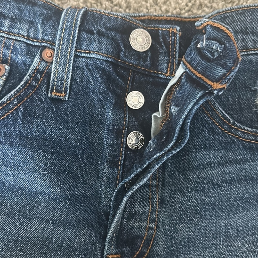 Levi's Women's 501 Original Shorts - Picture 4 of 6